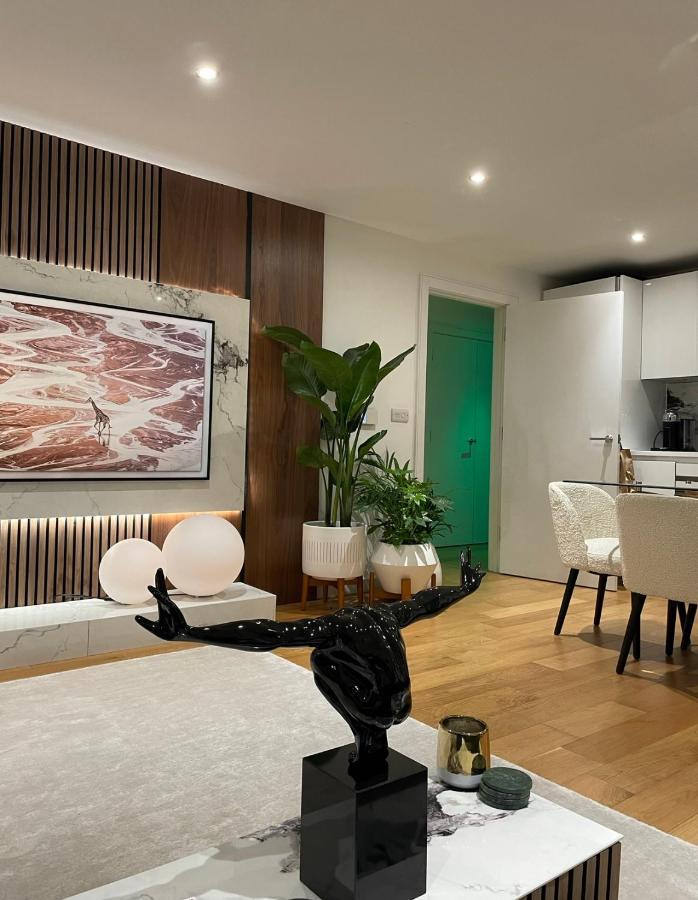 Cosy Bedroom In Luxury Apartment London Exterior photo